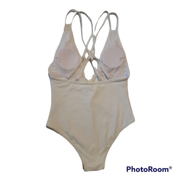 🌻3 for $25.                    One Piece Swimsuit white S/S - Picture 3 of 4